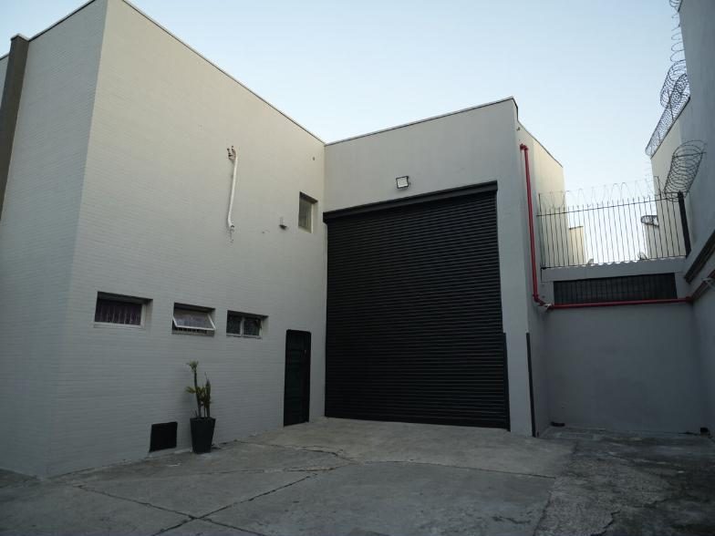 Galpão industrial pintado externamente em São Paulo