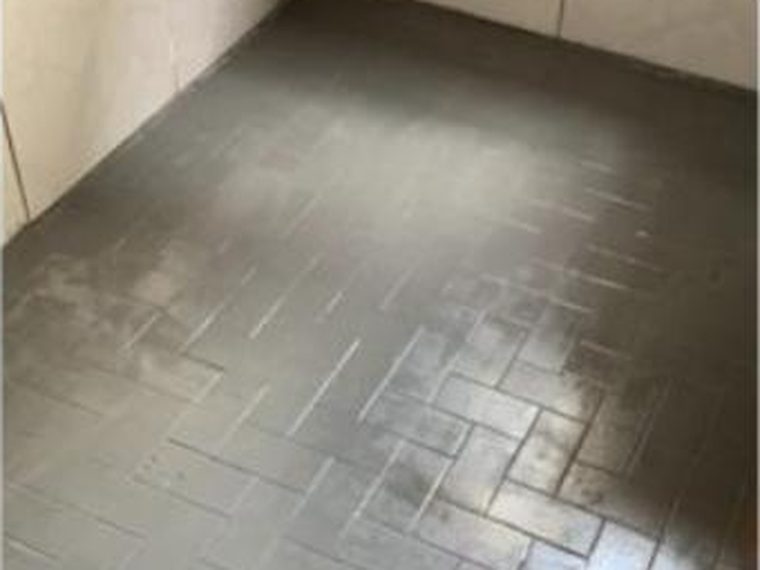 Recuperação e pintura de piso